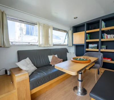 Catamaran au cœur de La Rochelle_1