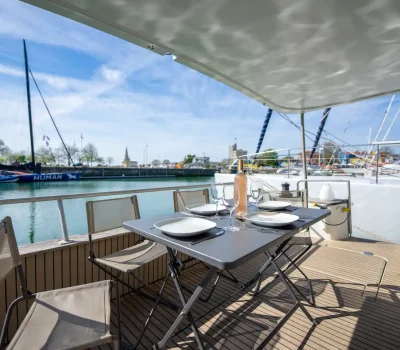 Catamaran au cœur de La Rochelle_2